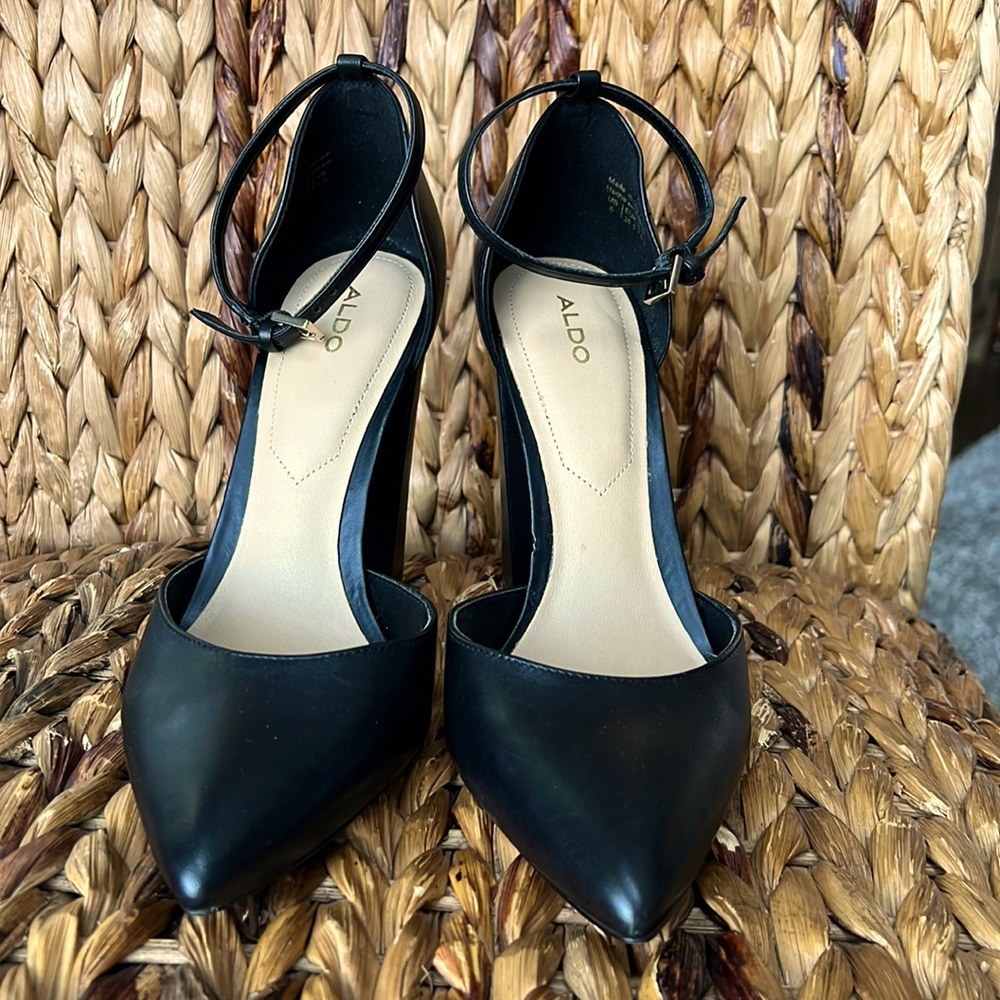 Aldo Strappy Block Heel Size 8. Excellent Condition